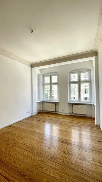 Charmantes Altbaujuwel mit hohen Decken und originalen Holzdielen in Berlin-Lichtenberg — photo 1